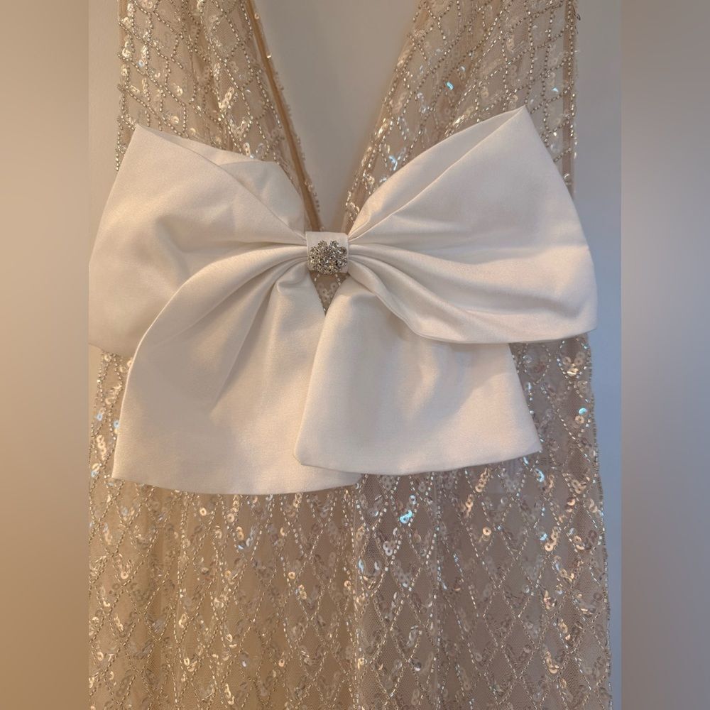 NWOT BRONX AND BANCO Liora Bridal Gown , Elegant Silver Evening Gown with Bow - Picture 10 of 16